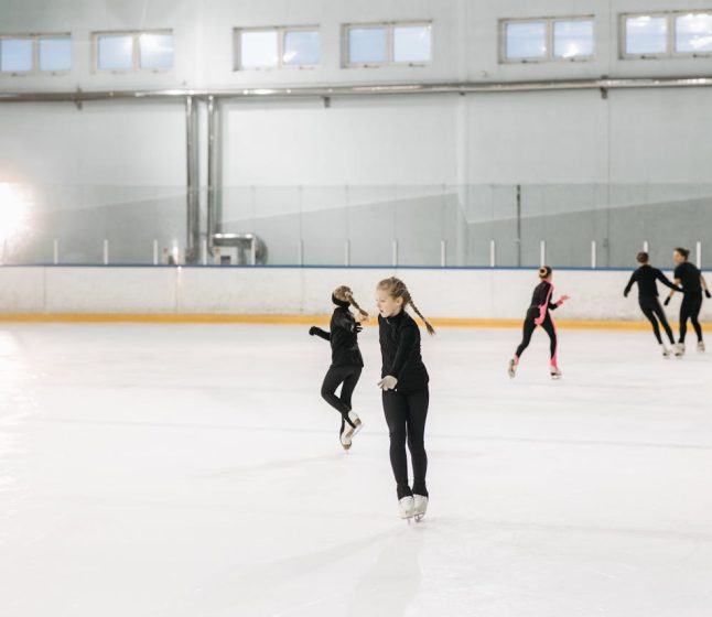 Lodowiska dla dzieci – jak wybrać obiekt przyjazny najmłodszym