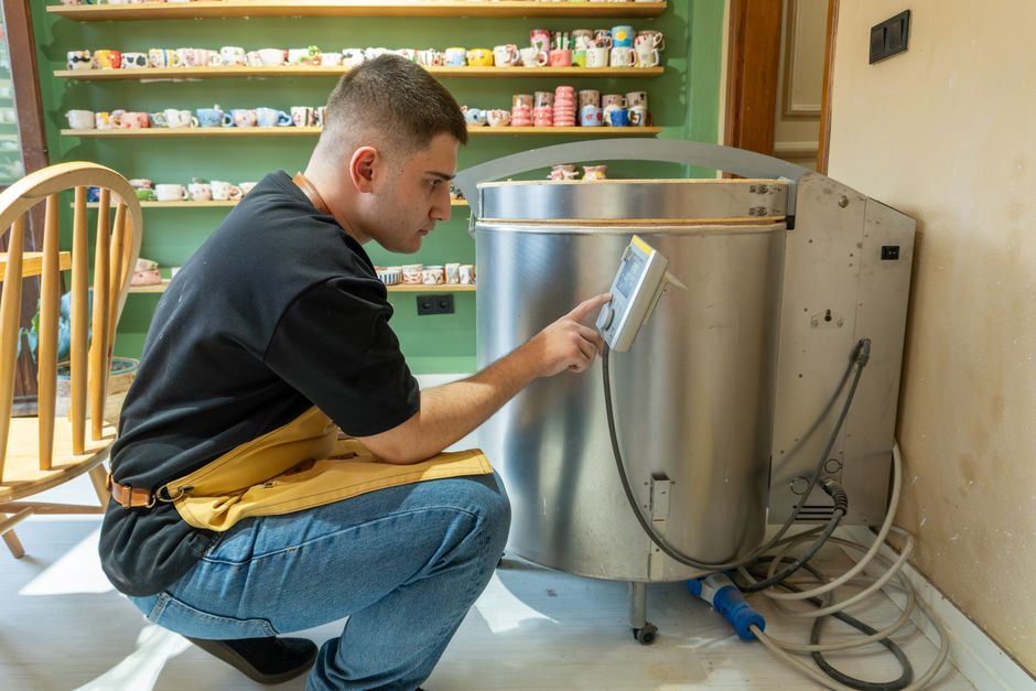 Piec ceramiczny z kontrolą temperatury i wilgotności